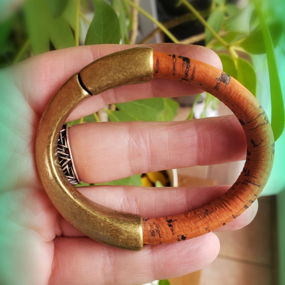 Classy Cork & Bronze Bracelet - Picture 2 of 4